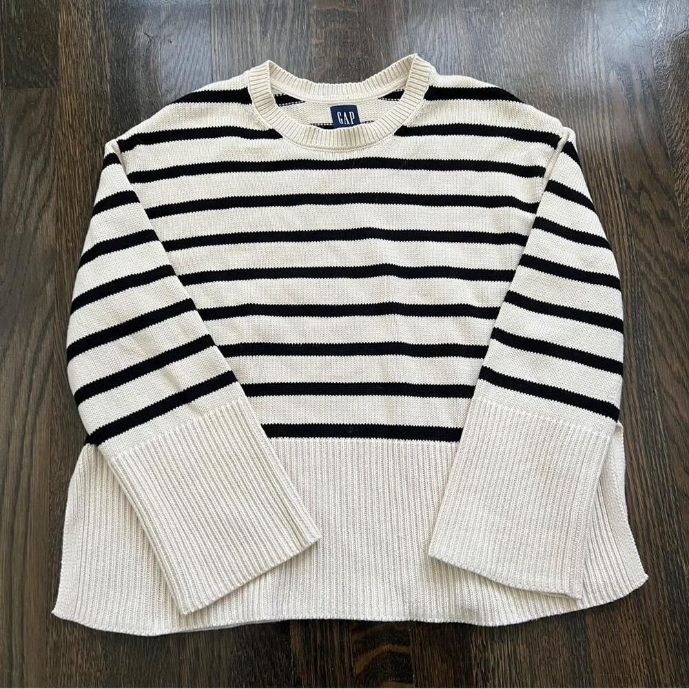 Gap Women's Cream and White Jumper